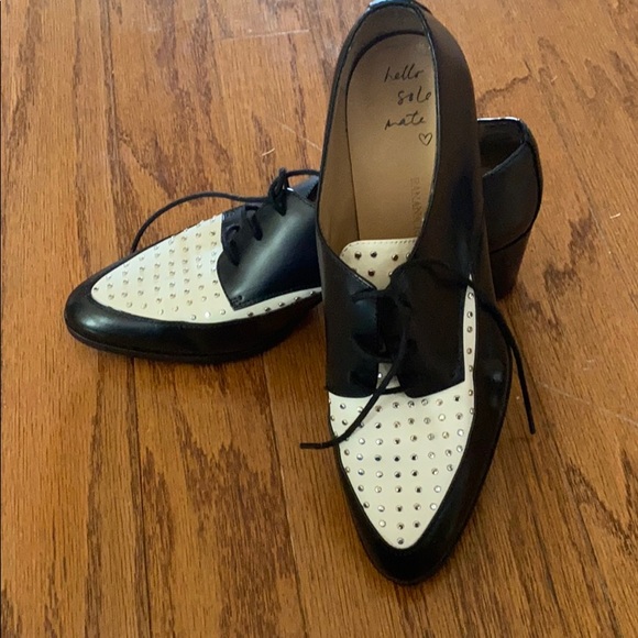 Banana Republic Shoes - Picture 3 of 4